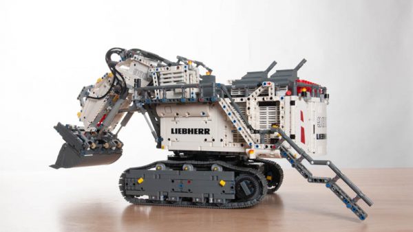 LEGO Liebherr R 9800 Graafmachine 42100 - Volledige weergave van het model.