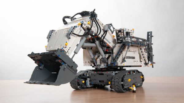 LEGO Liebherr R 9800 Graafmachine 42100 - Volledige weergave van het model.